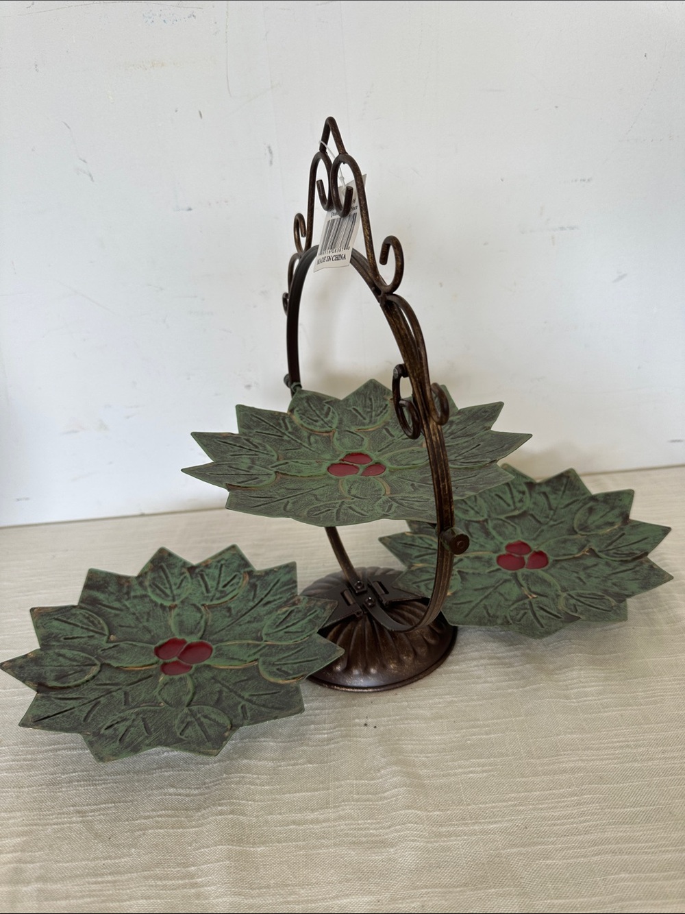 🥕 NWT Poinsettia 3 Tier Metal Serving Tray Home Decor